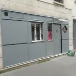 Guesthouse Familial Pour 1 A 5 Personnes De 42M2-Rez De Chaussee-Vues Sur Rue Et Patio Prive Ombrage - Sejour,Chambre Separee,Cuisine,Salle De Bain,Lit Double Et 2 Canapes Lits Depliant - Entree Cote Rue Berzelius-5 Minutes Du Metro Brocante ,Bus 31,