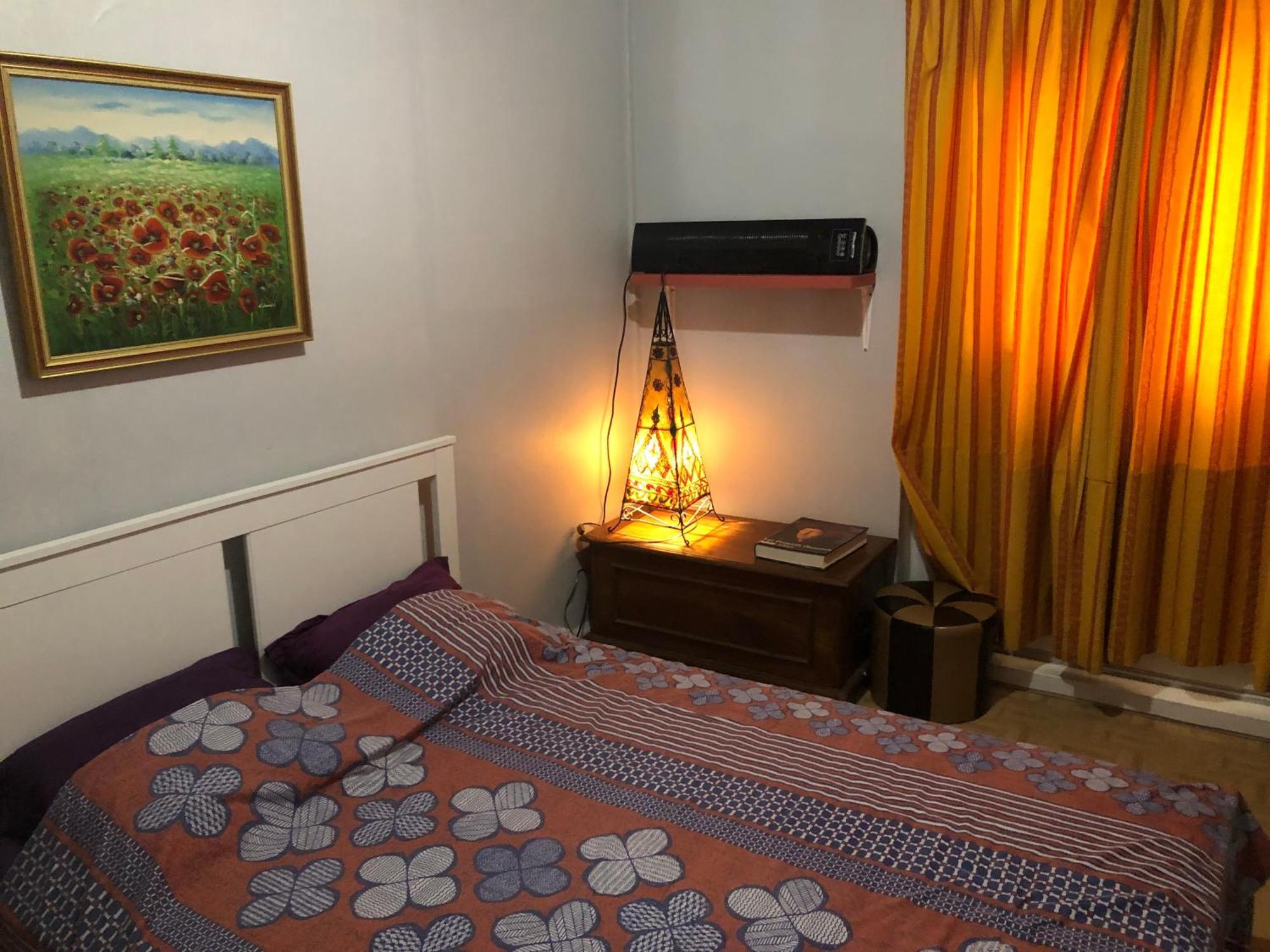 Familial Pour 2,3,4 Personnes De 44m2- Accessible Handic -rez De Chaussee-vues Sur Rue Et Patio Prive - Sejour, Separee-cuisine,salle De Bain,lit Double Et Canape-lit 2pers-entree De La Rue Berzelius-5 Minutes Du Metro Brochant-lig Paris