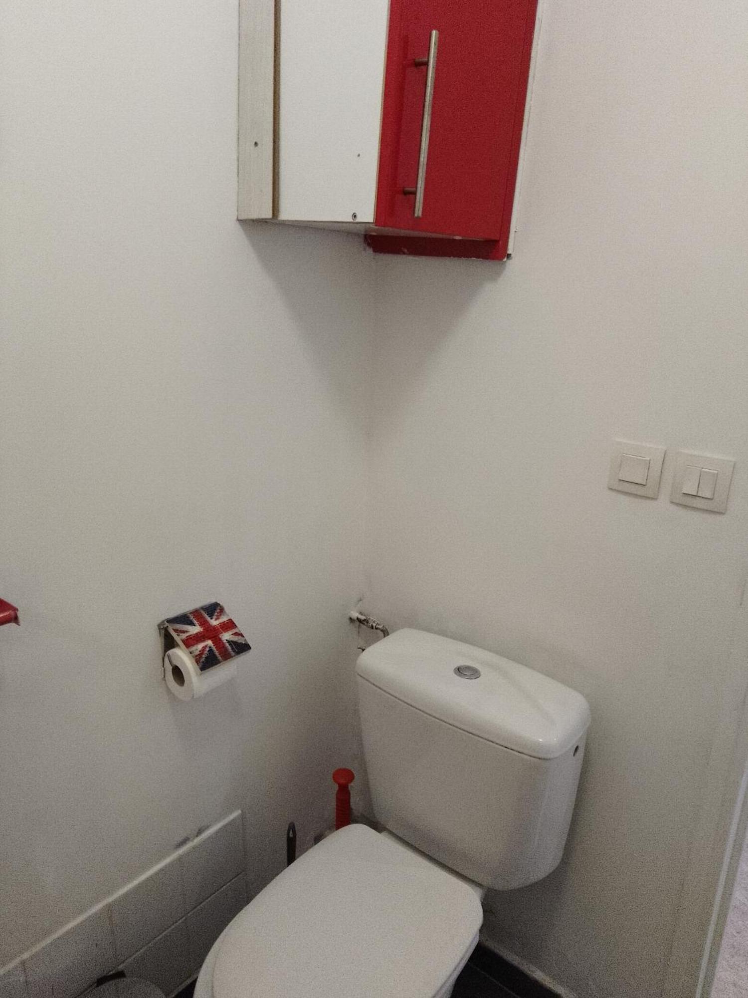 Appartement Familial Pour 2,3,4 Personnes De 44m2- Accessible Handic -rez De Chaussee-vues Sur Rue Et Patio Prive - Sejour, Separee-cuisine,salle De Bain,lit Double Et Canape-lit 2pers-entree De La Rue Berzelius-5 Minutes Du Metro Brochant-lig Paris