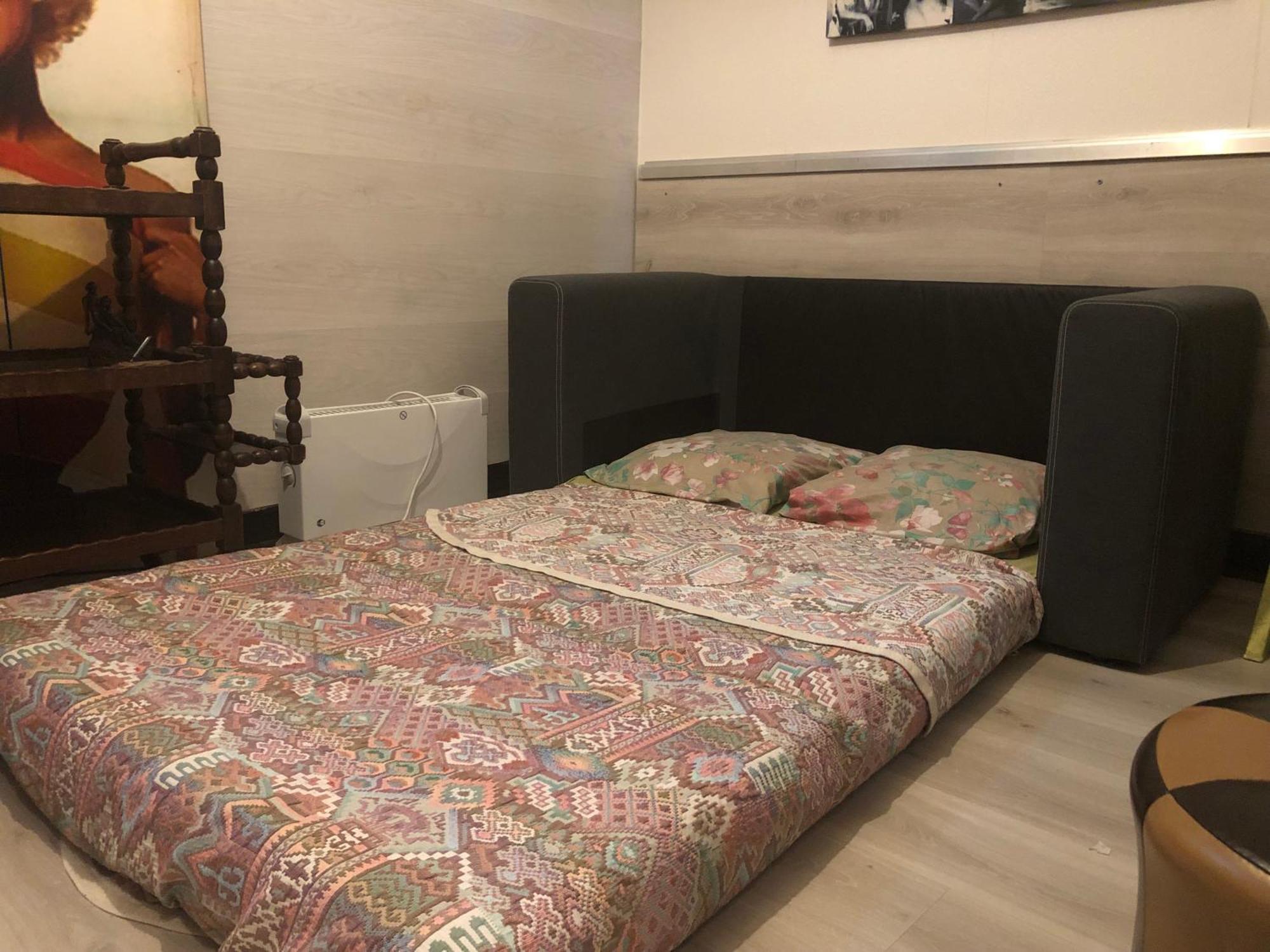 Appartement Familial Pour 2,3,4 Personnes De 44m2- Accessible Handic -rez De Chaussee-vues Sur Rue Et Patio Prive - Sejour, Separee-cuisine,salle De Bain,lit Double Et Canape-lit 2pers-entree De La Rue Berzelius-5 Minutes Du Metro Brochant-lig Paris