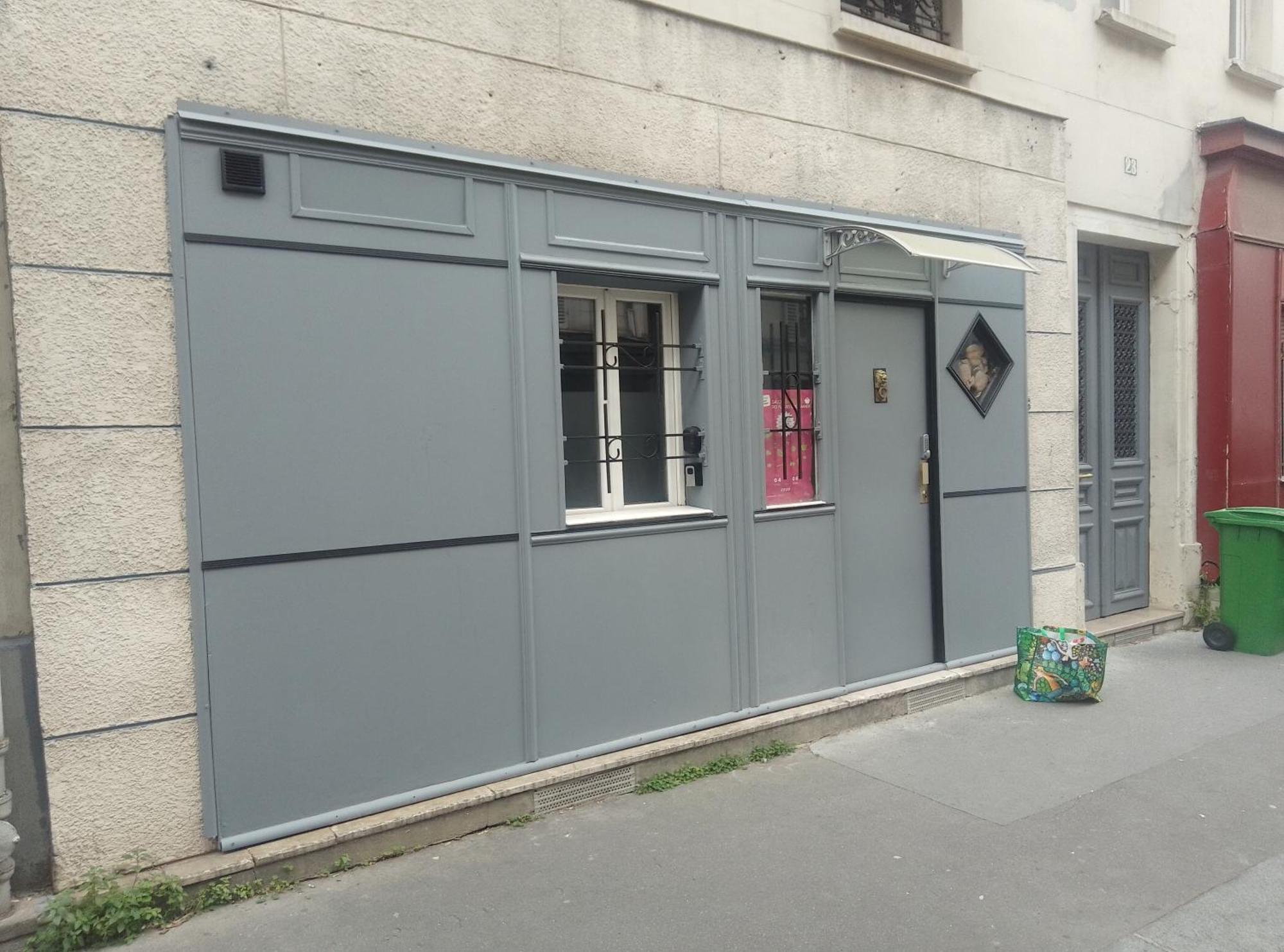 Guesthouse Familial Pour 1 A 5 Personnes De 42M2-Rez De Chaussee-Vues Sur Rue Et Patio Prive Ombrage - Sejour,Chambre Separee,Cuisine,Salle De Bain,Lit Double Et 2 Canapes Lits Depliant - Entree Cote Rue Berzelius-5 Minutes Du Metro Brocante ,Bus 31,